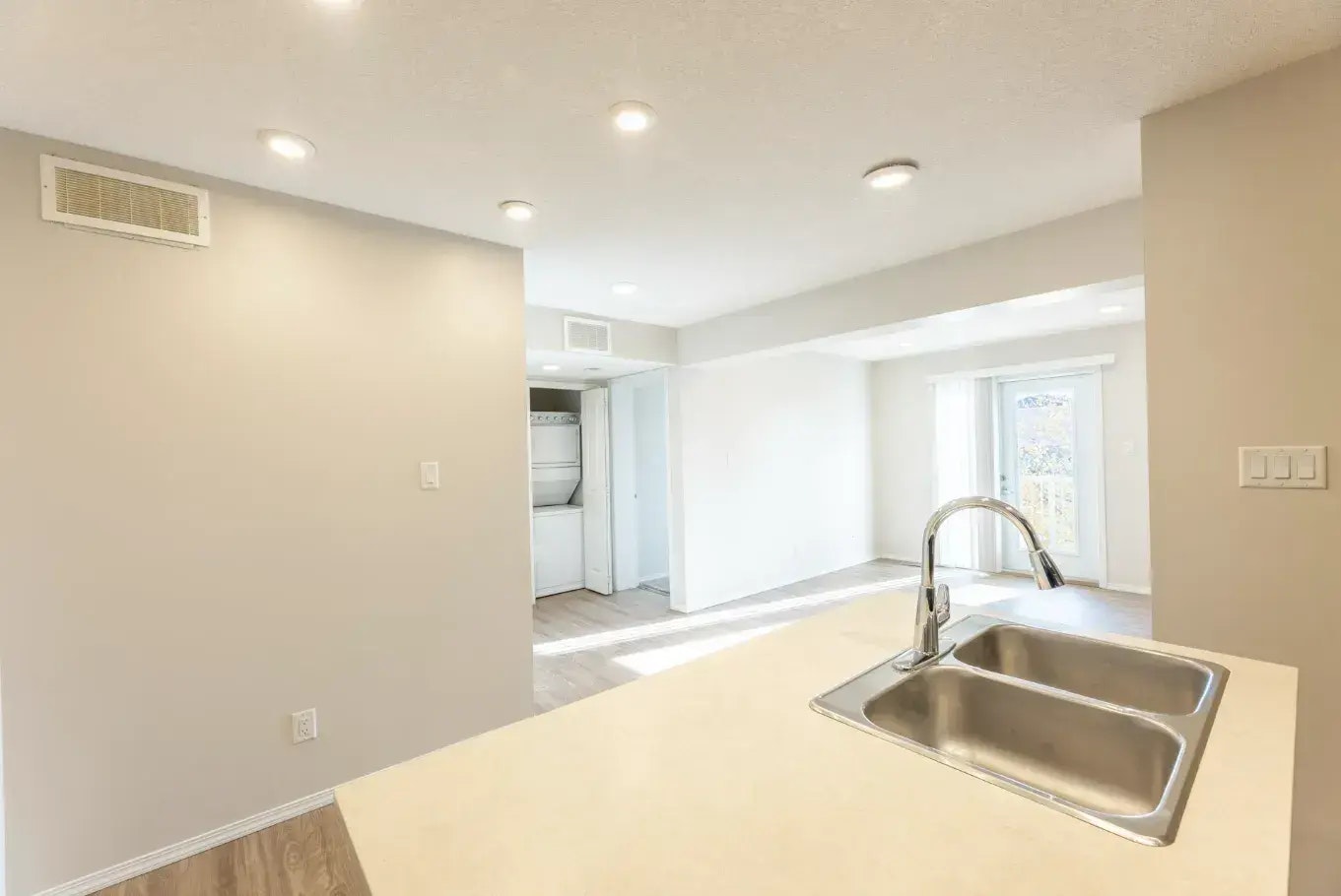 409-7 Bayside Place, Strathmore, AB, T1P 0C7 - 9