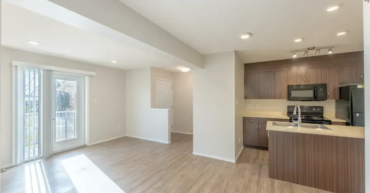 103-7 Bayside Place, Strathmore, AB, T1P 0C7