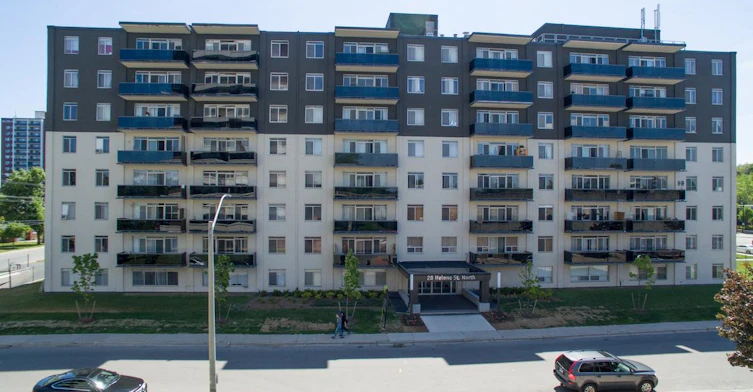 00605-28 Helene Street North, Mississauga, ON, L5G 3B7 - 3