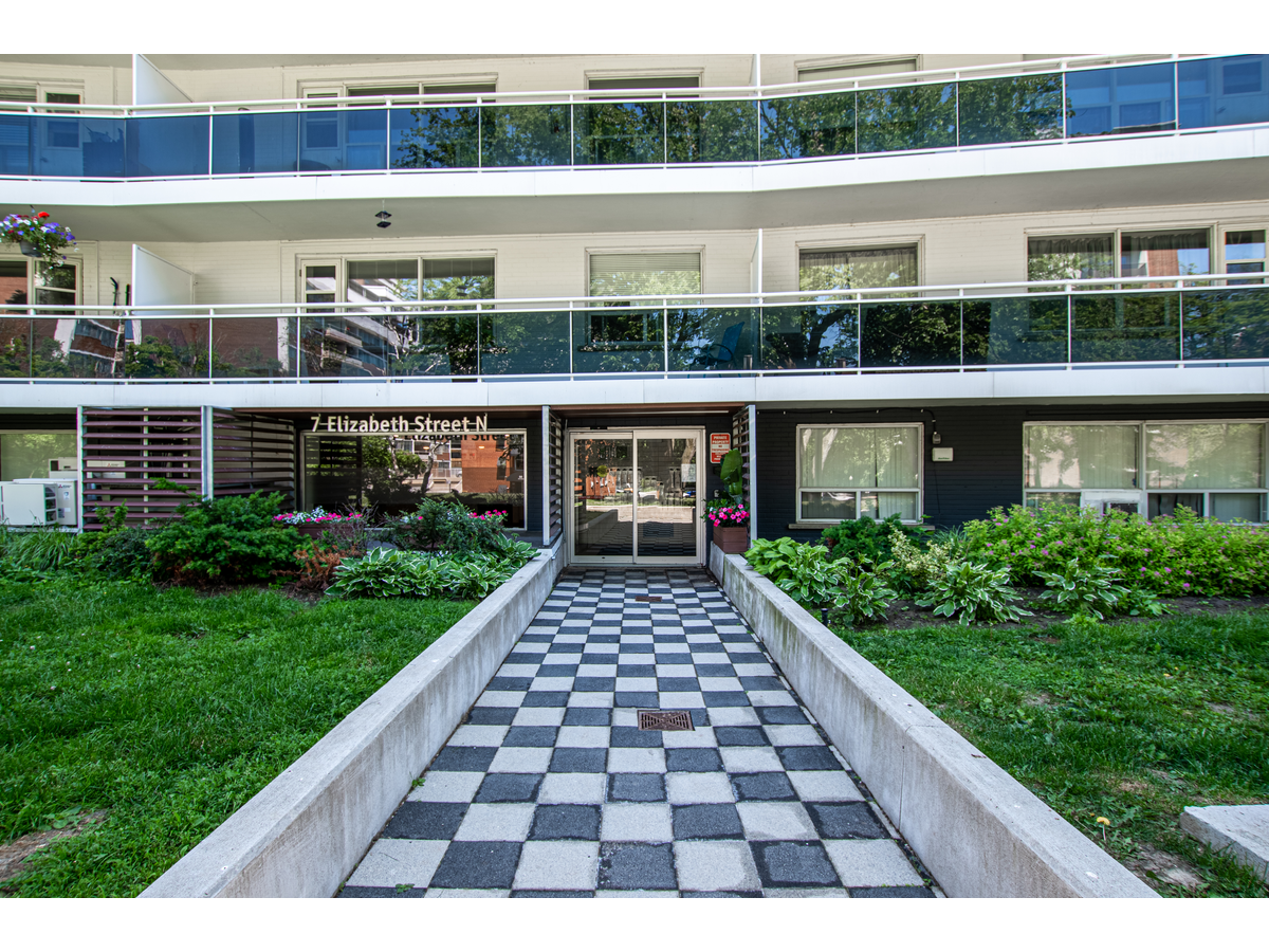 00203-7 Elizabeth Street North, Mississauga, ON, L5G 2Y8