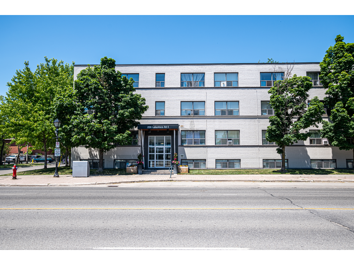 0301-206 Lakeshore Road East, Mississauga, ON, L5G 1G4
