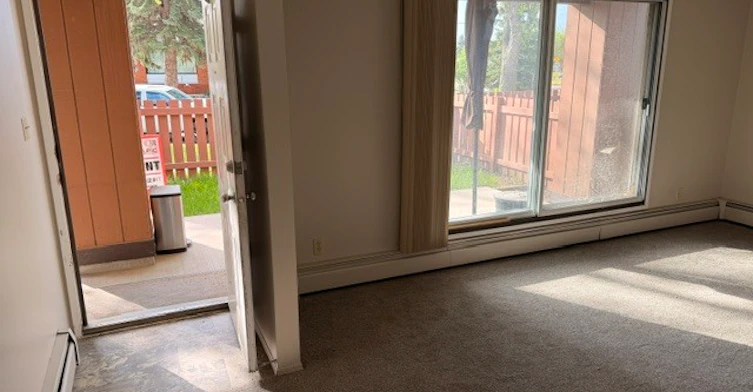 1470 Knottwood Road East Nw, Edmonton, AB, T6K 2J9