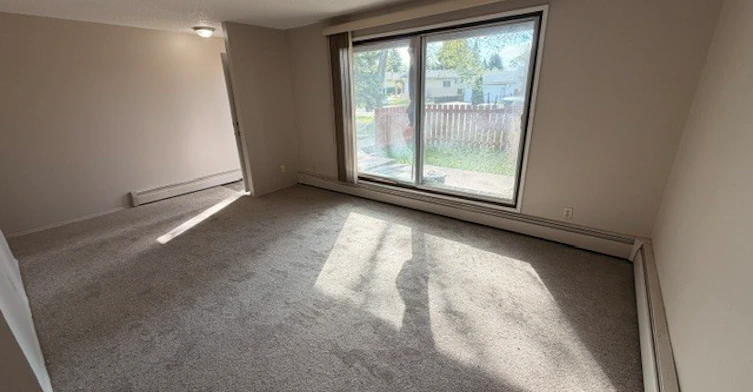 1470 Knottwood Road East Nw, Edmonton, AB, T6K 2J9 - 4