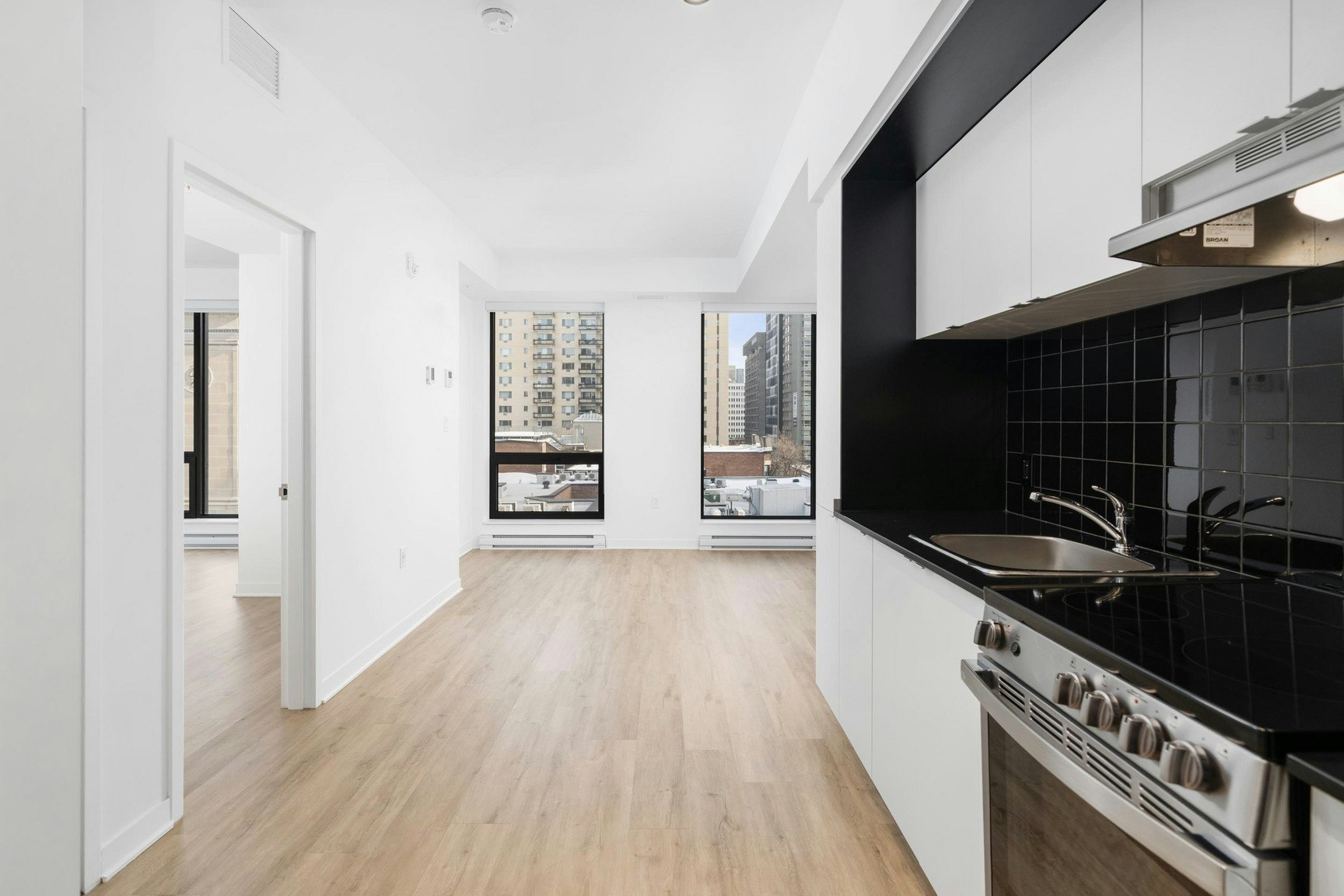 204-1950 Sherbrooke W, Montréal, QC, H3H 1E3
