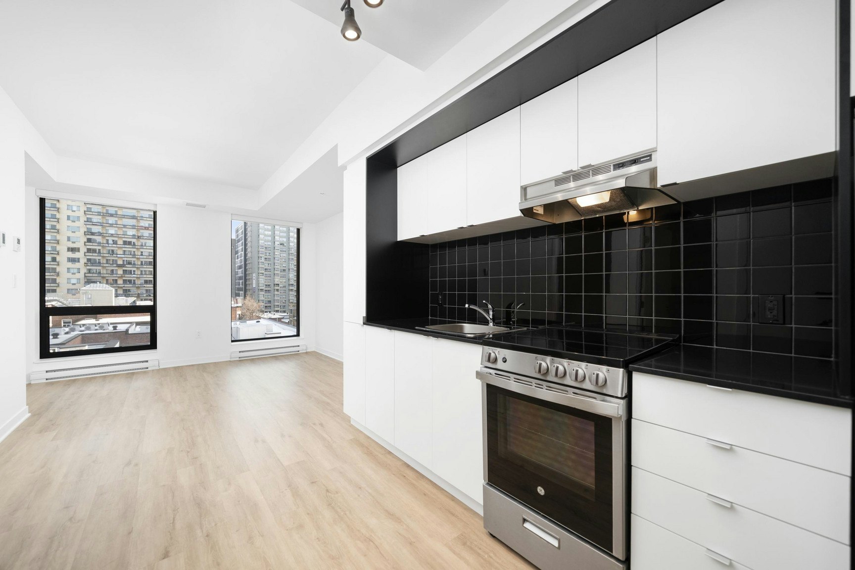 204-1950 Sherbrooke W, Montréal, QC, H3H 1E3 - 2