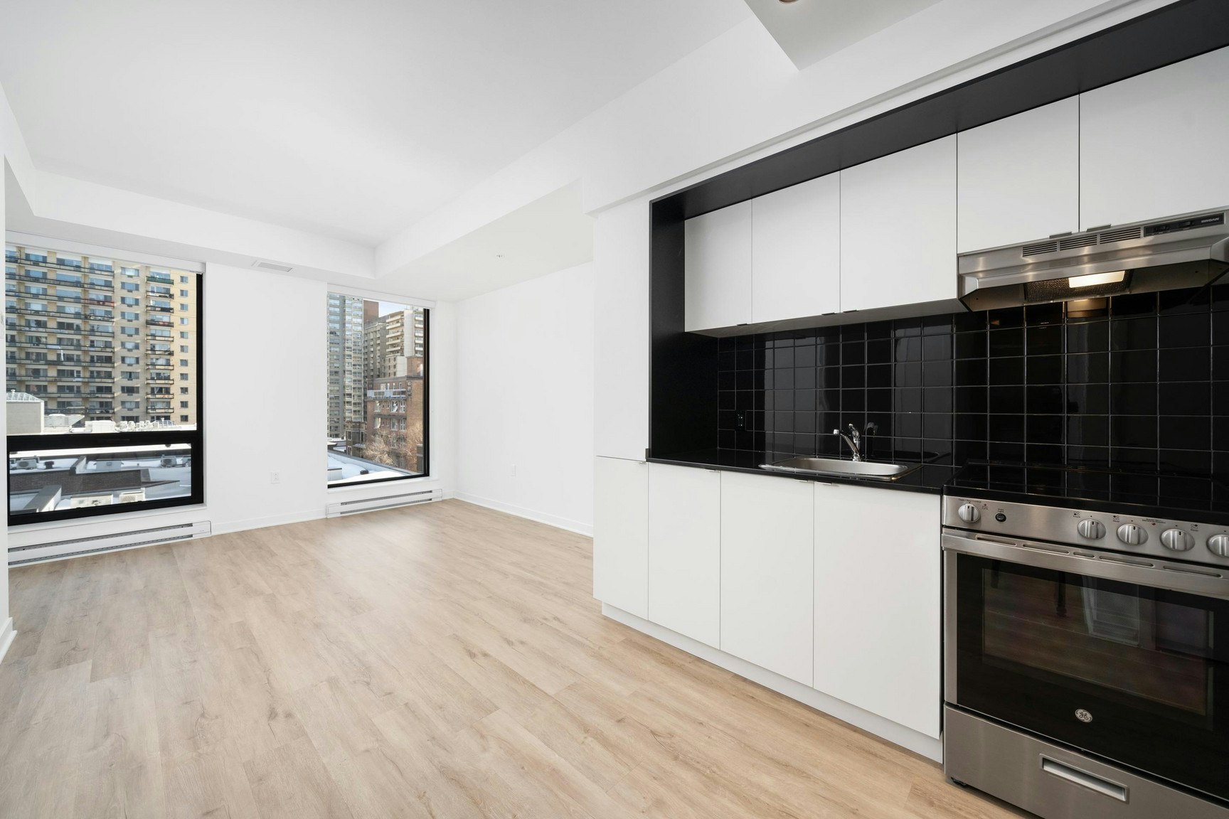 204-1950 Sherbrooke W, Montréal, QC, H3H 1E3 - 3