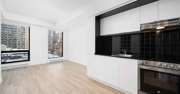 204-1950 Sherbrooke W, Montréal, QC, H3H 1E3 - 3