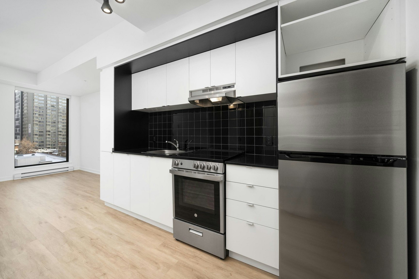 204-1950 Sherbrooke W, Montréal, QC, H3H 1E3 - 4