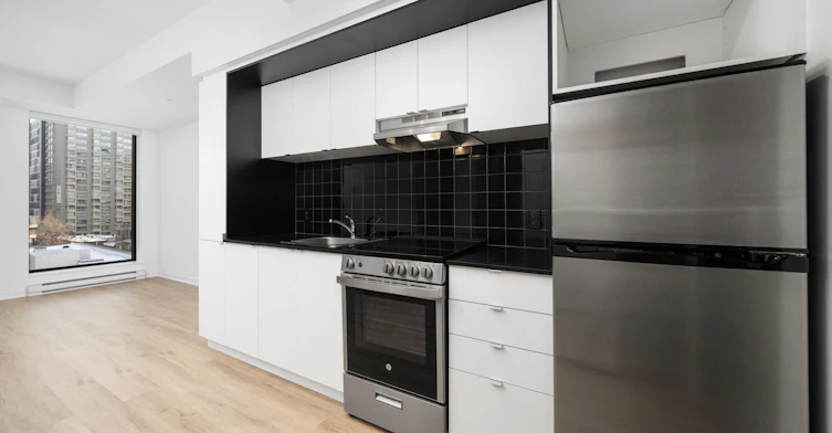 204-1950 Sherbrooke W, Montréal, QC, H3H 1E3 - 4