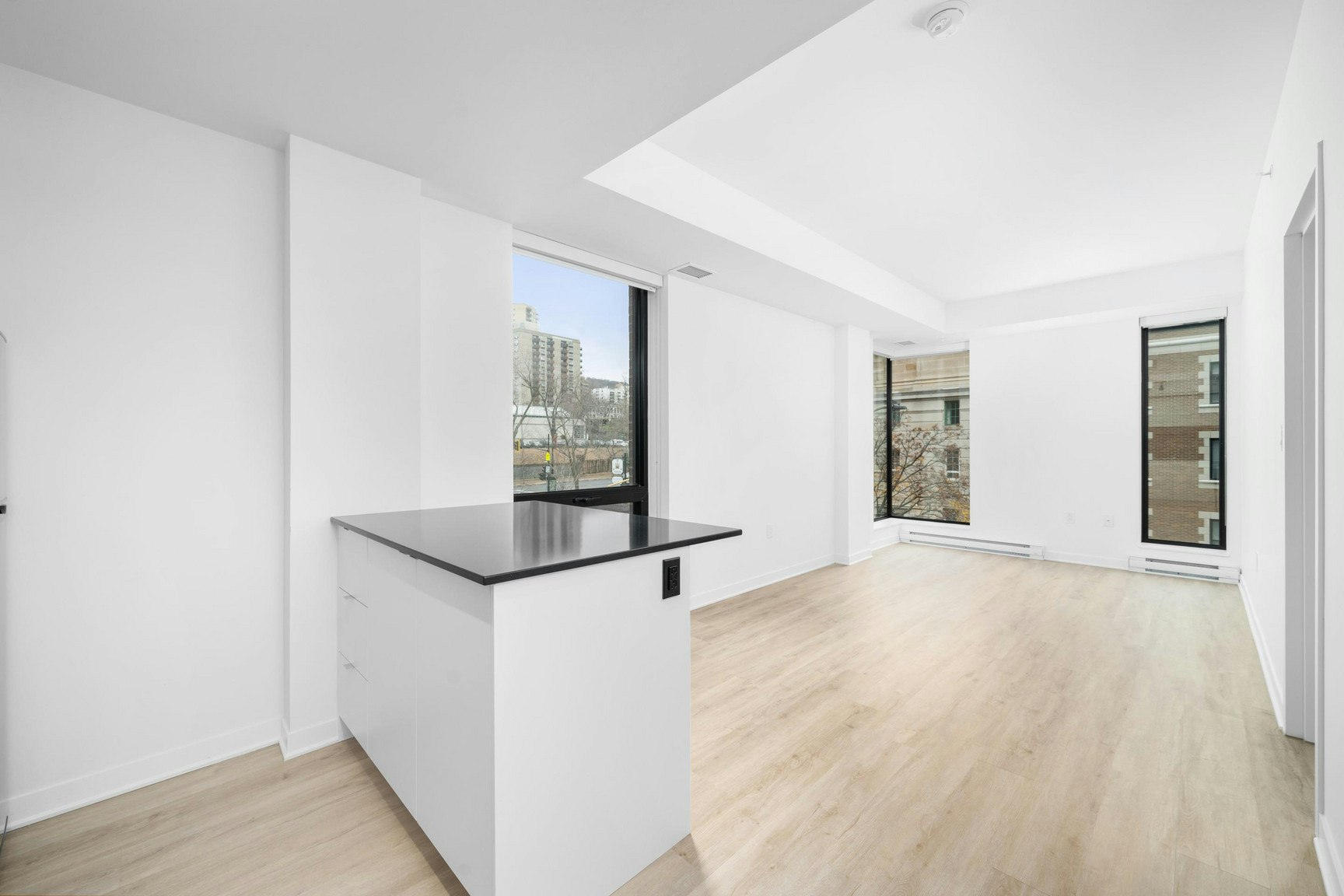 902-1950 Sherbrooke W, Montréal, QC, H3H 1E3