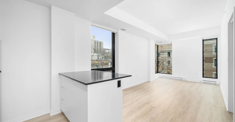 902-1950 Sherbrooke W, Montréal, QC, H3H 1E3