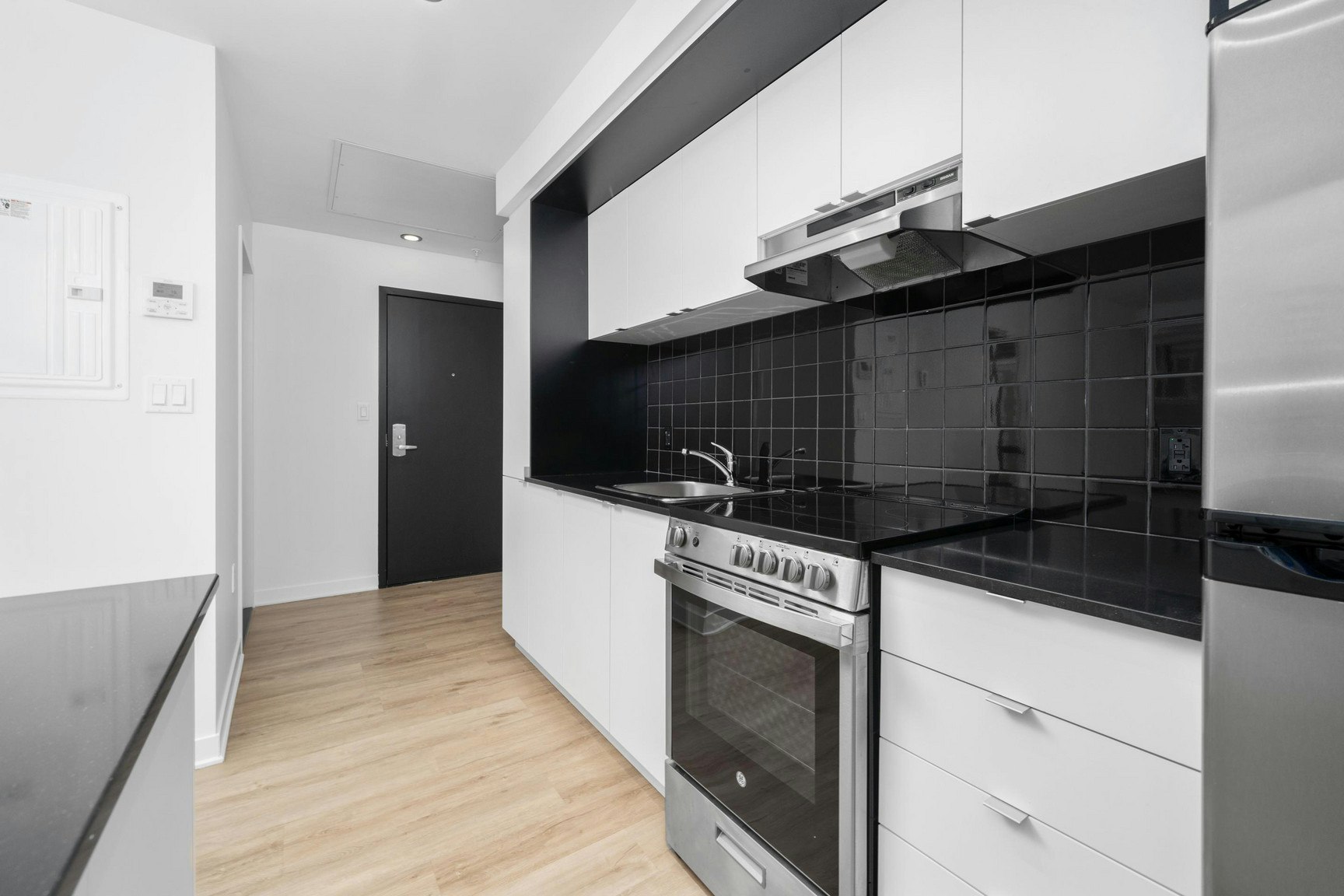 902-1950 Sherbrooke W, Montréal, QC, H3H 1E3 - 10