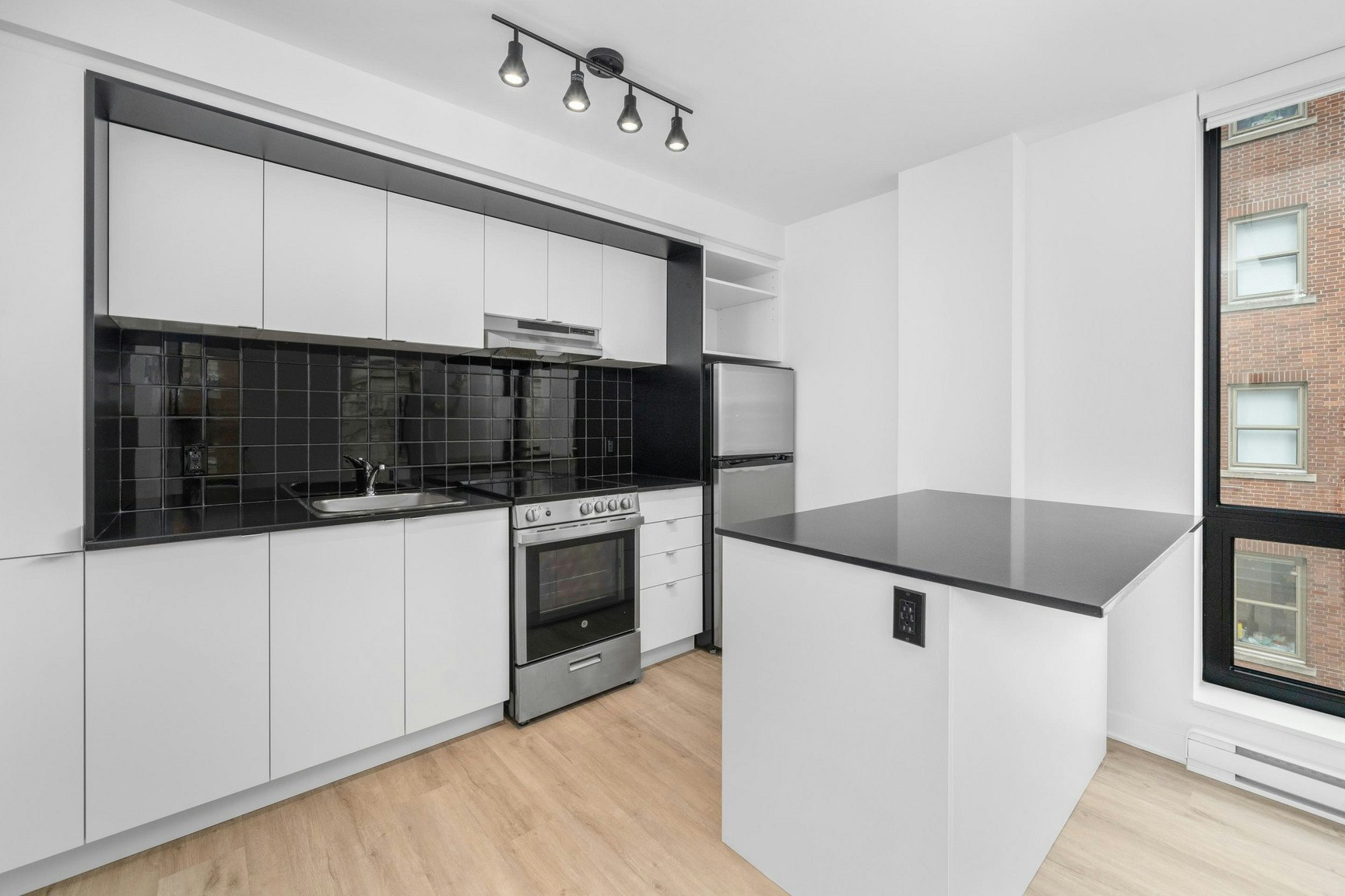 902-1950 Sherbrooke W, Montréal, QC, H3H 1E3 - 8