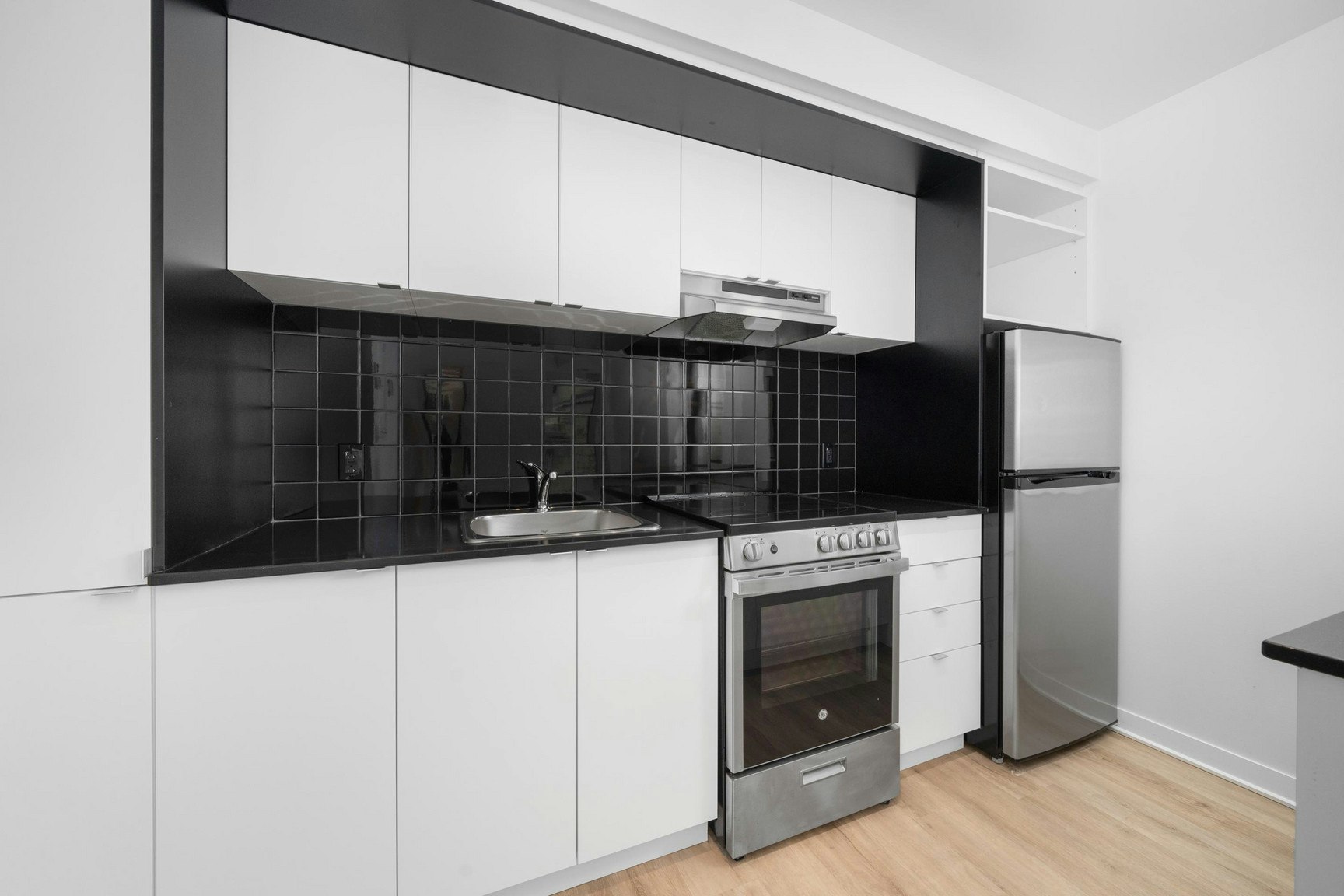902-1950 Sherbrooke W, Montréal, QC, H3H 1E3 - 9