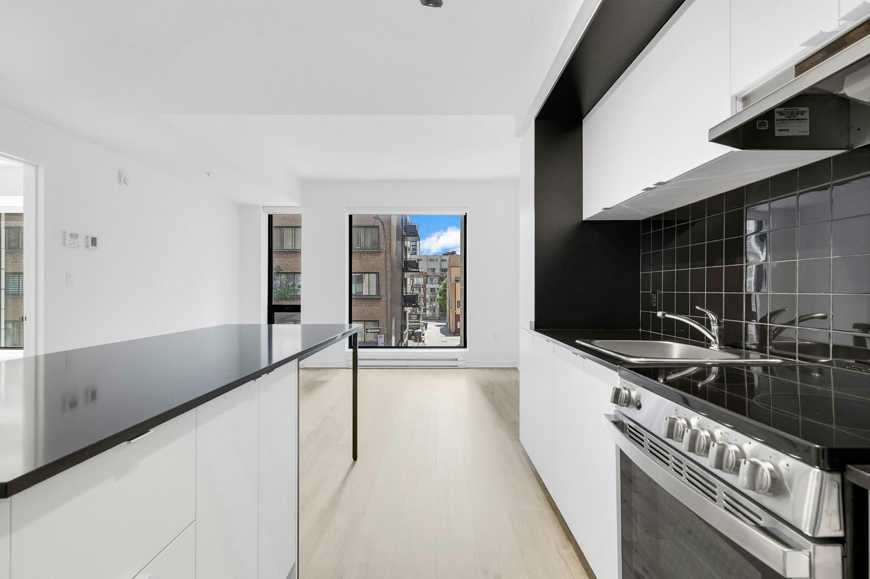 209-1950 Sherbrooke W, Montréal, QC, H3H 1E3