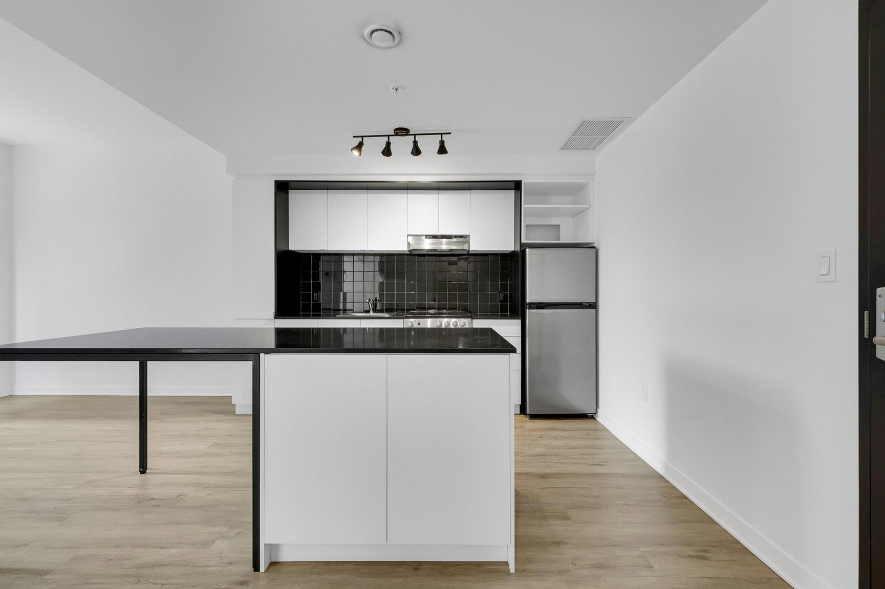 209-1950 Sherbrooke W, Montréal, QC, H3H 1E3 - 8