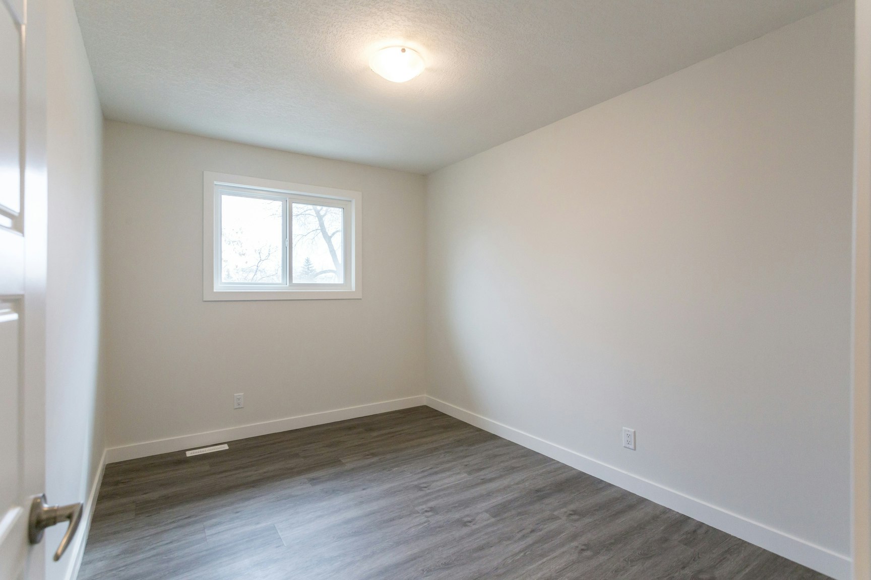 12020 102 Street Nw, Edmonton, AB, T5G 2G7 - 17