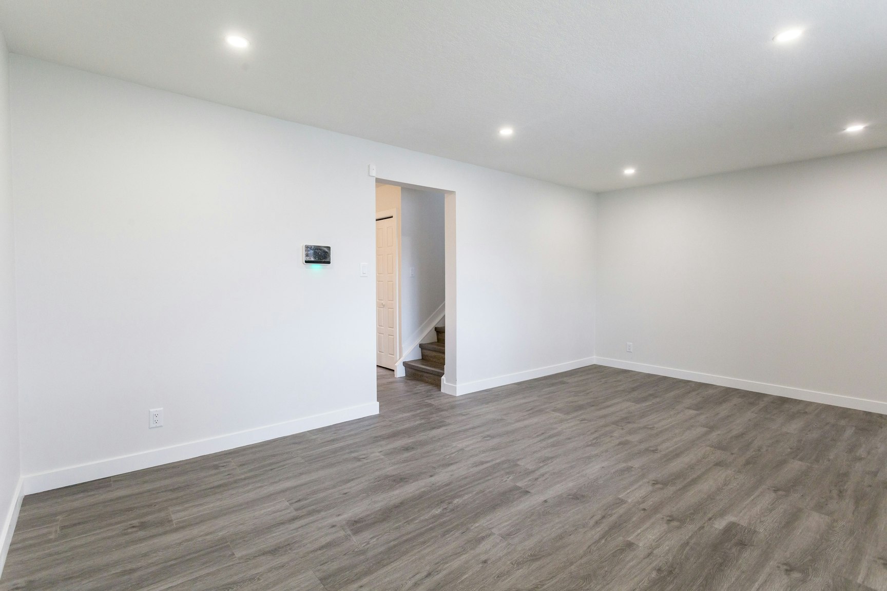 12020 102 Street Nw, Edmonton, AB, T5G 2G7 - 2