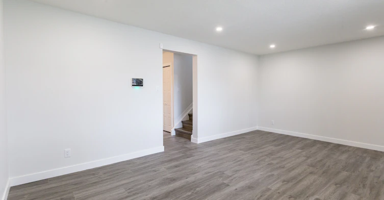 12020 102 Street Nw, Edmonton, AB, T5G 2G7 - 2