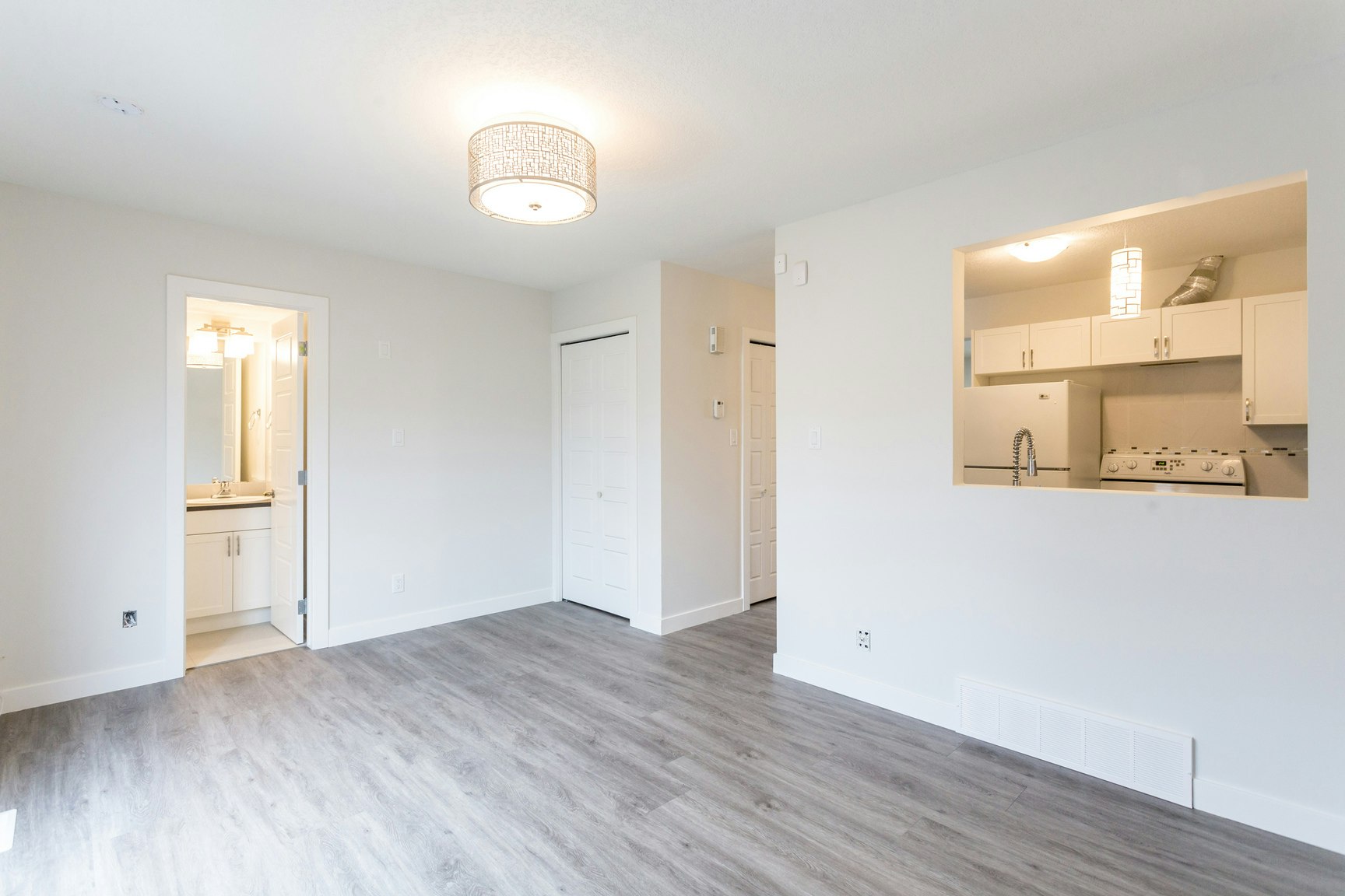 12020 102 Street Nw, Edmonton, AB, T5G 2G7 - 8