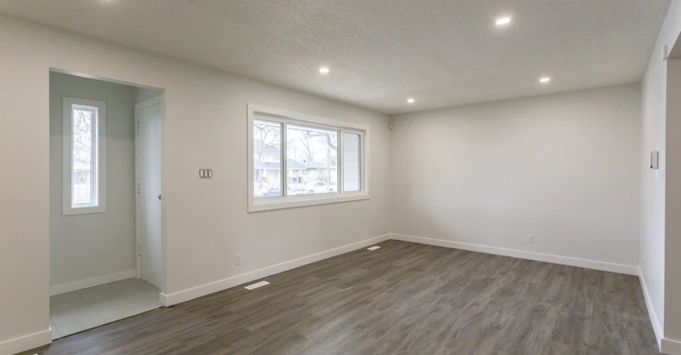 12020 102 Street Nw, Edmonton, AB, T5G 2G7 - 4