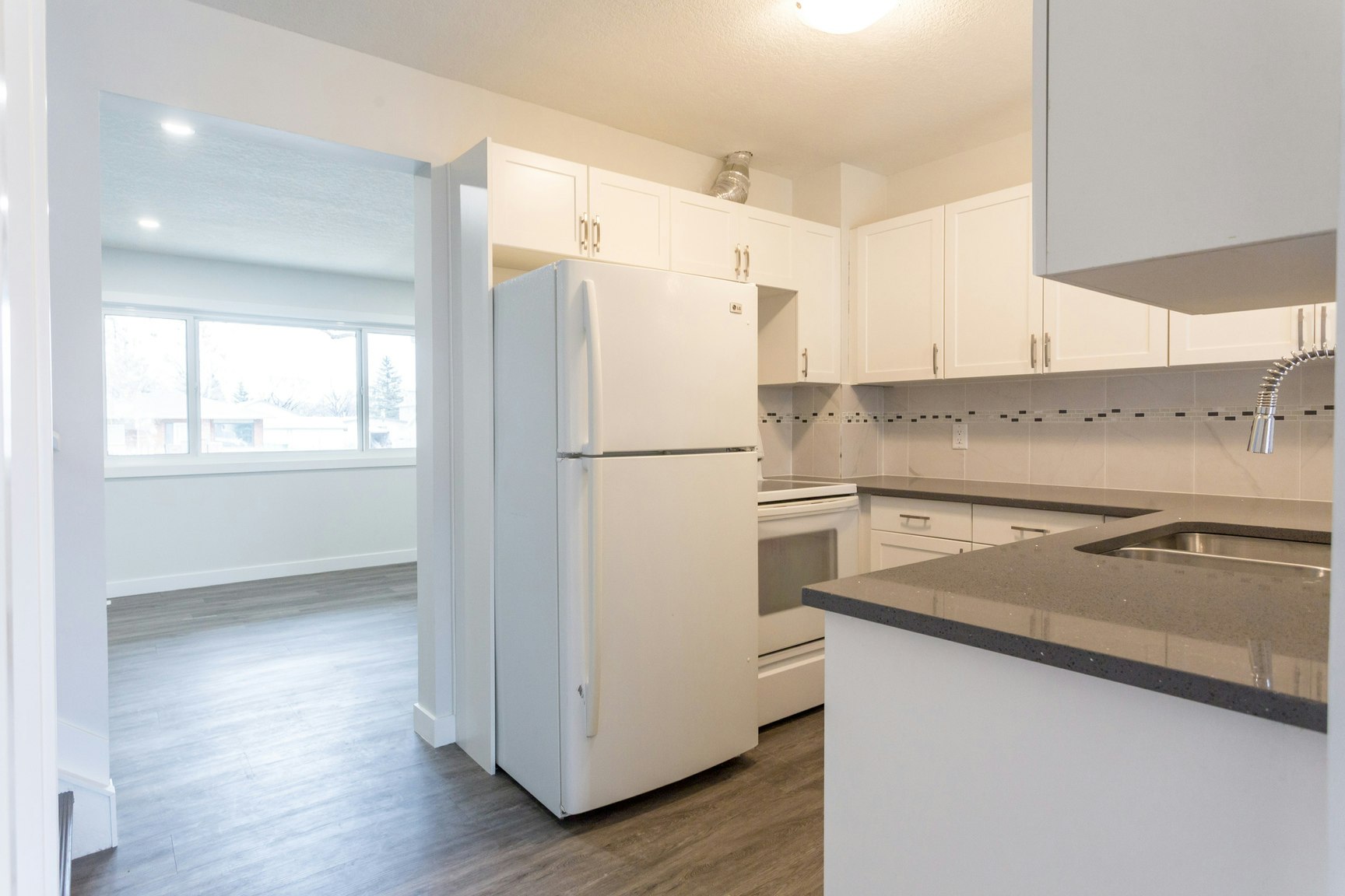 12020 102 Street Nw, Edmonton, AB, T5G 2G7 - 7