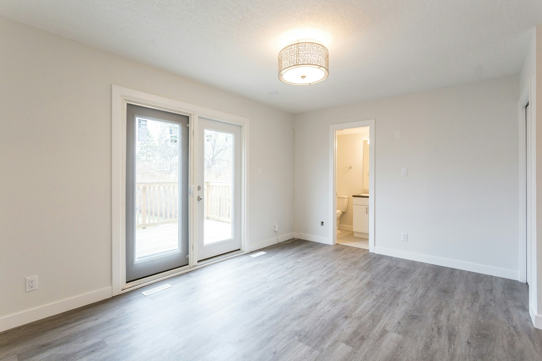 12020 102 Street Nw, Edmonton, AB, T5G 2G7 - 9