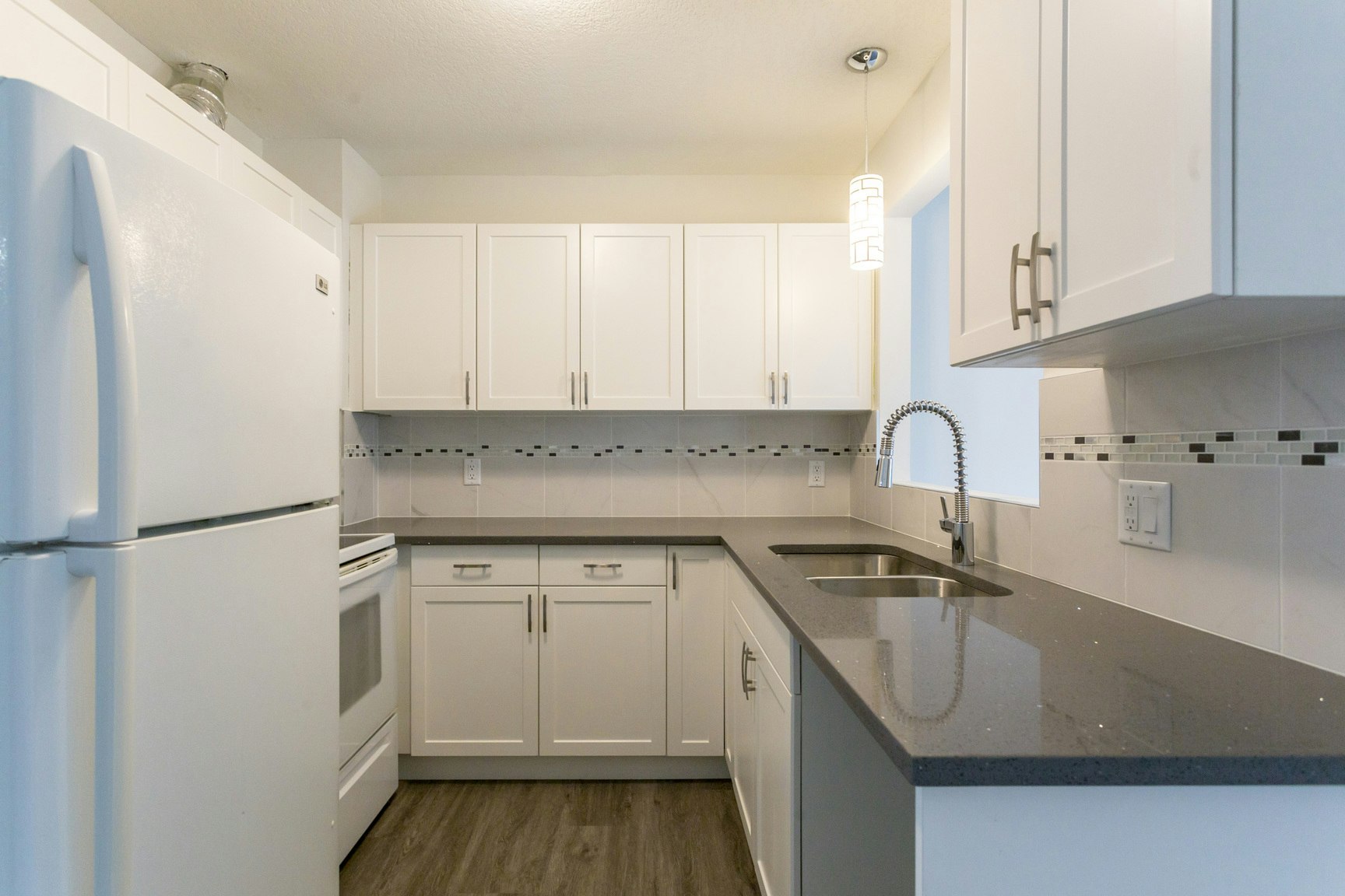 12020 102 Street Nw, Edmonton, AB, T5G 2G7 - 6