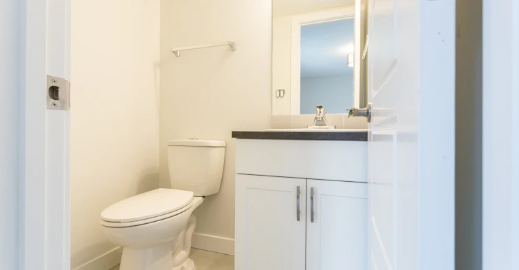 12020 102 Street Nw, Edmonton, AB, T5G 2G7 - 11
