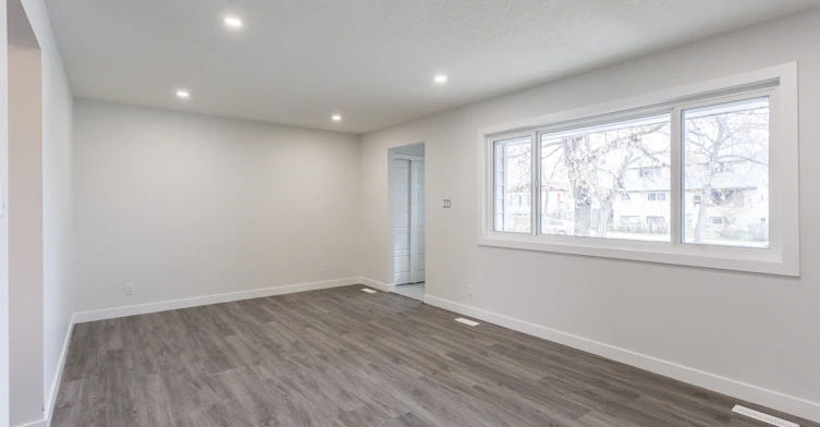 12020 102 Street Nw, Edmonton, AB, T5G 2G7 - 3