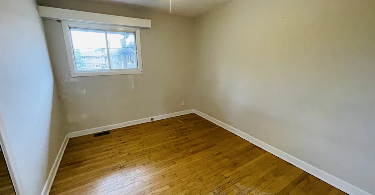 706 Hastings Avenue, Ottawa, ON, K1G 1N3 - 2