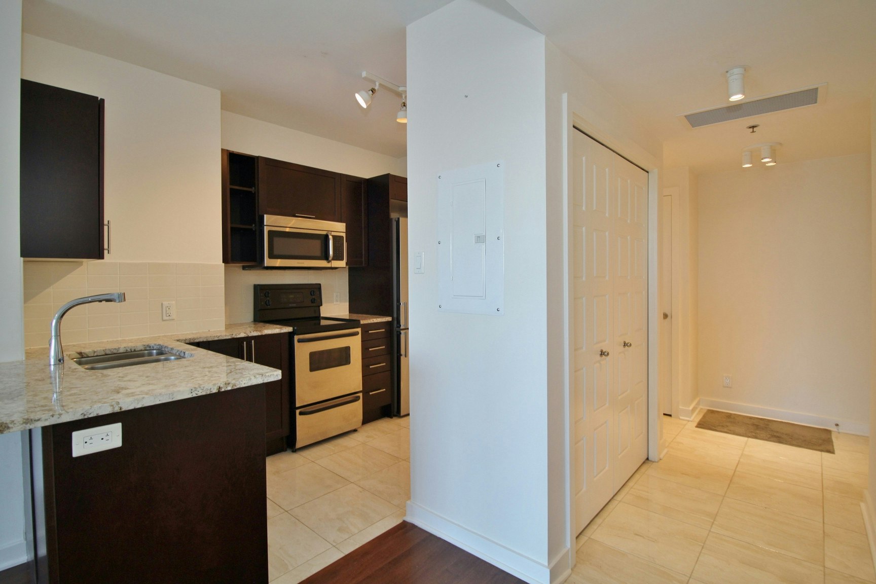 422-300C Lett Street, Ottawa, ON, K1R 0B8 - 4