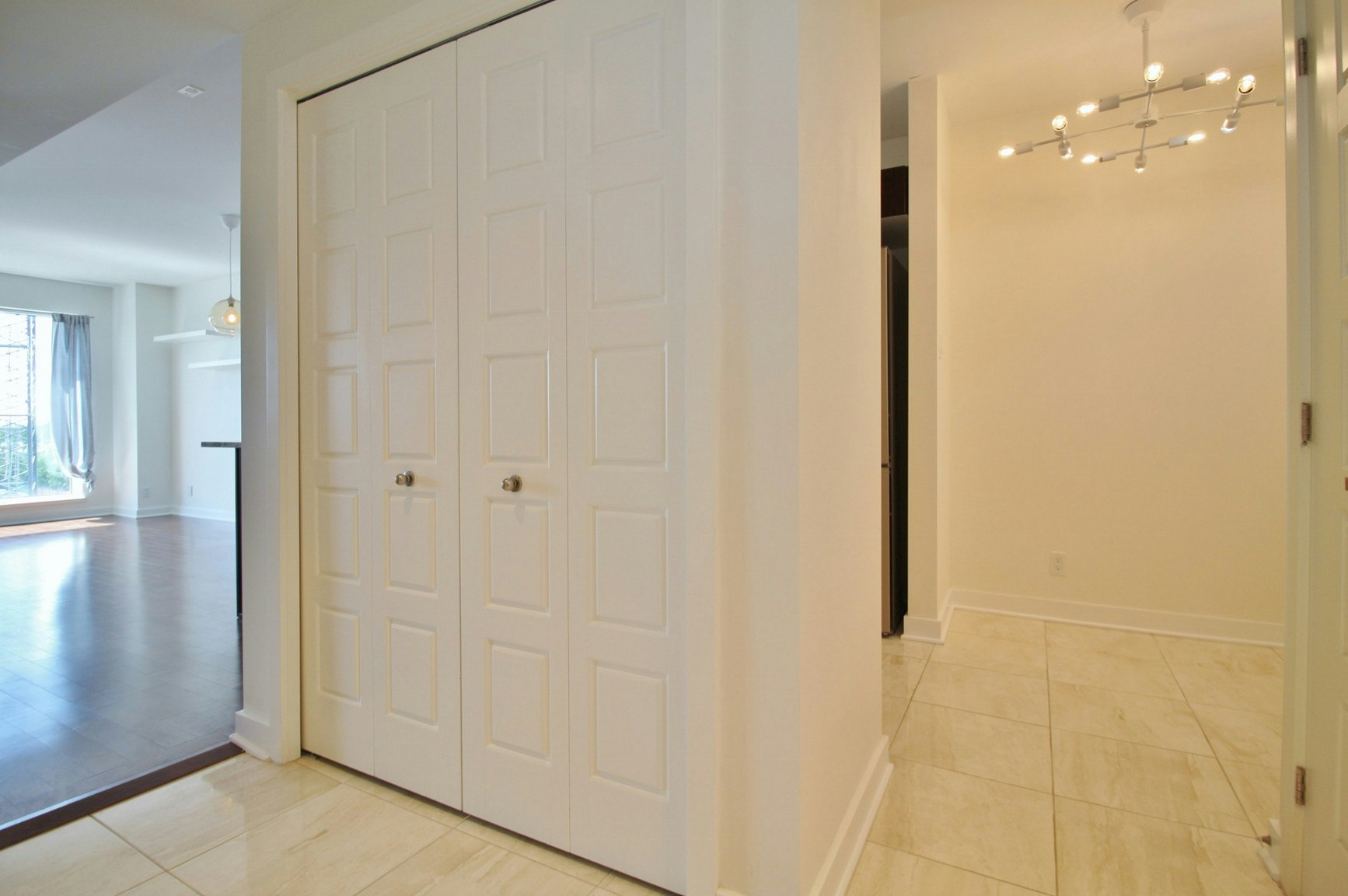 422-300C Lett Street, Ottawa, ON, K1R 0B8 - 2
