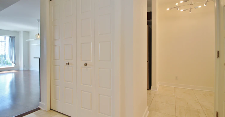 422-300C Lett Street, Ottawa, ON, K1R 0B8 - 2