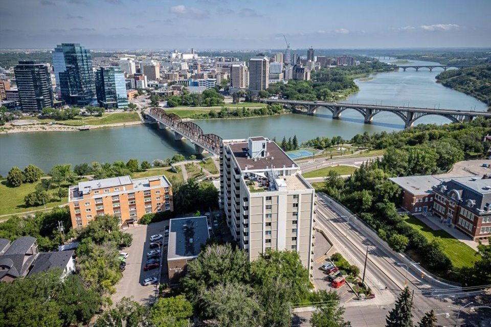 606 Victoria Avenue, Saskatoon, SK, S7N 0Z1 - 31