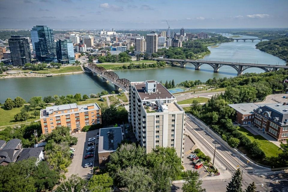 606 Victoria Avenue, Saskatoon, SK, S7N 0Z1 - 31