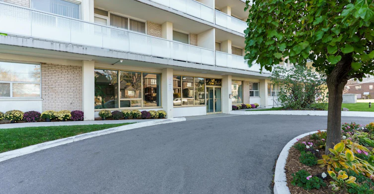 485 Eglinton Avenue E, Toronto, ON, M4P 1N2 - 5
