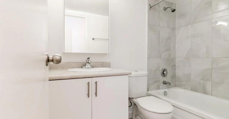 485 Eglinton Avenue E, Toronto, ON, M4P 1N2 - 9