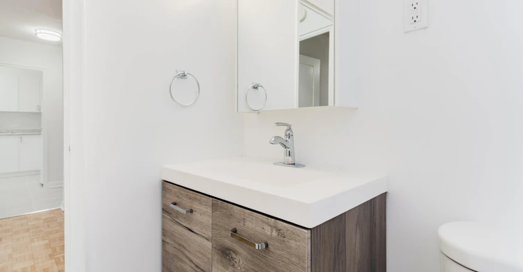 485 Eglinton Avenue E, Toronto, ON, M4P 1N2 - 8