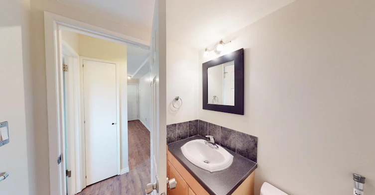 607 67 Avenue Southwest, Calgary, AB, T2V 0M3 - 7