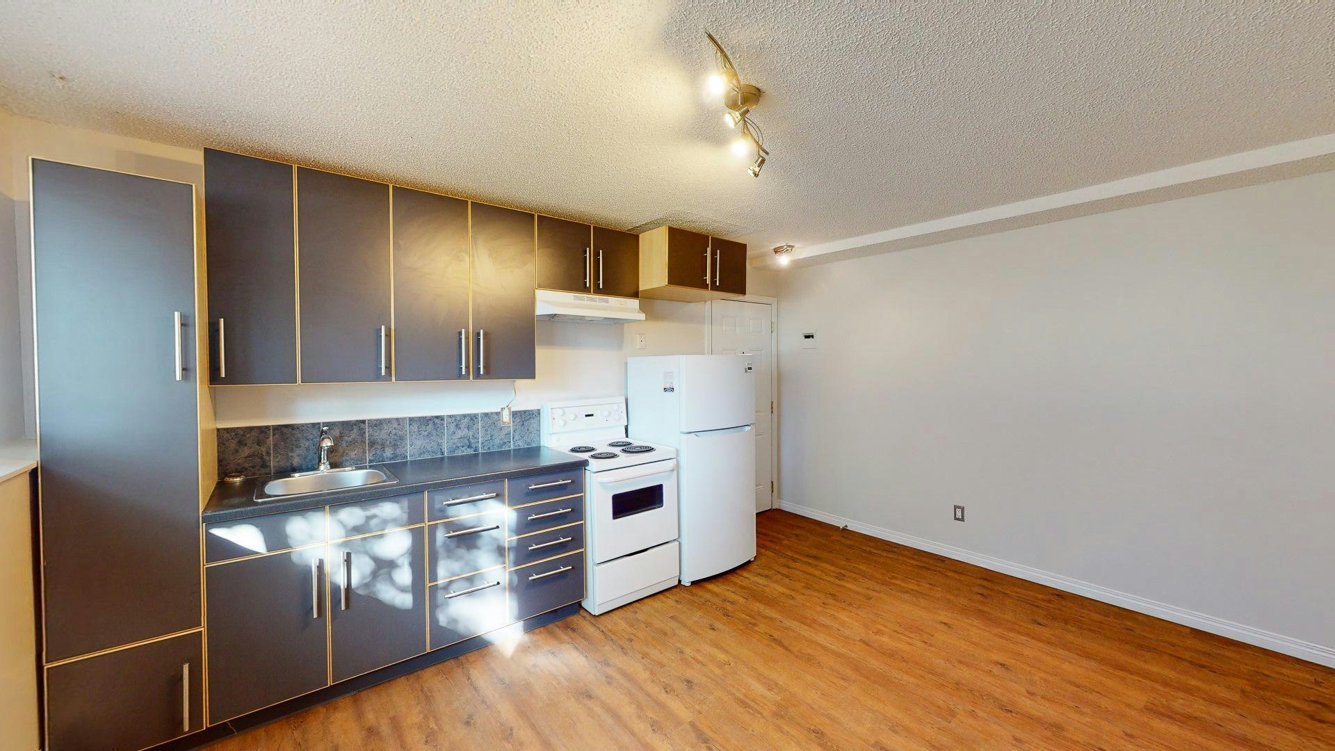 607 67 Avenue Southwest, Calgary, AB, T2V 0M3 - 3