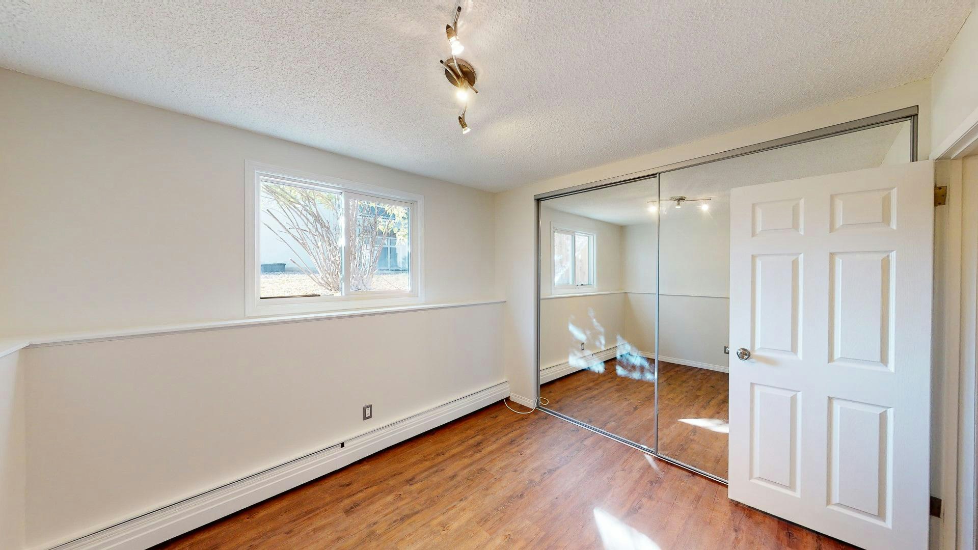 607 67 Avenue Southwest, Calgary, AB, T2V 0M3 - 4