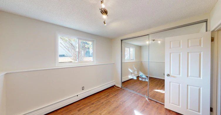 607 67 Avenue Southwest, Calgary, AB, T2V 0M3 - 4