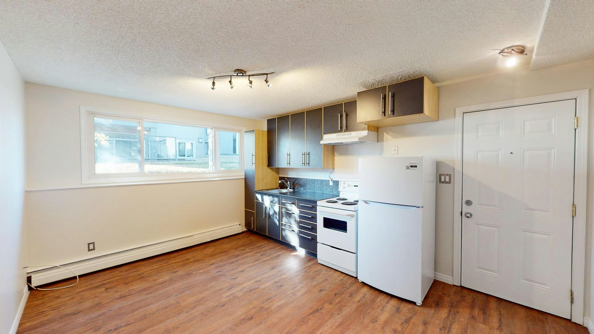 607 67 Avenue Southwest, Calgary, AB, T2V 0M3 - 2
