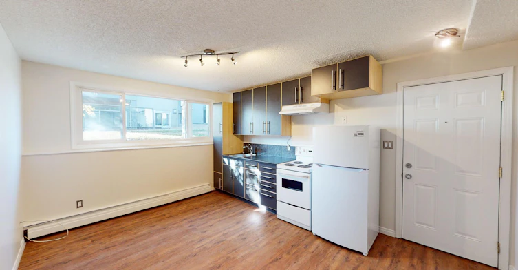 607 67 Avenue Southwest, Calgary, AB, T2V 0M3 - 2