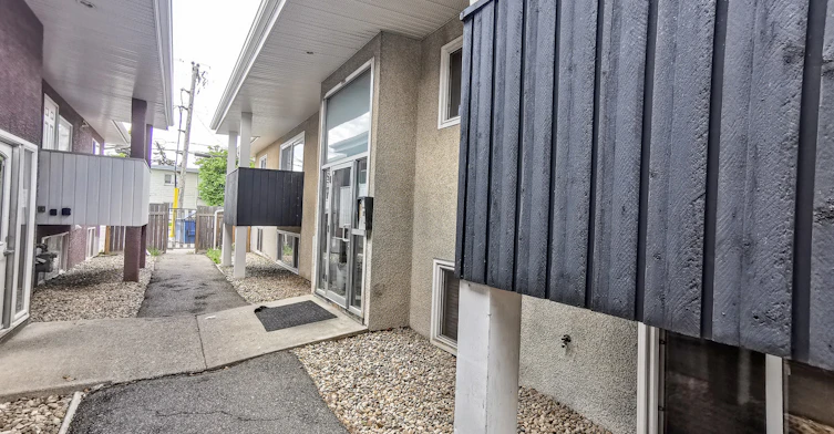 607 67 Avenue Southwest, Calgary, AB, T2V 0M3 - 12