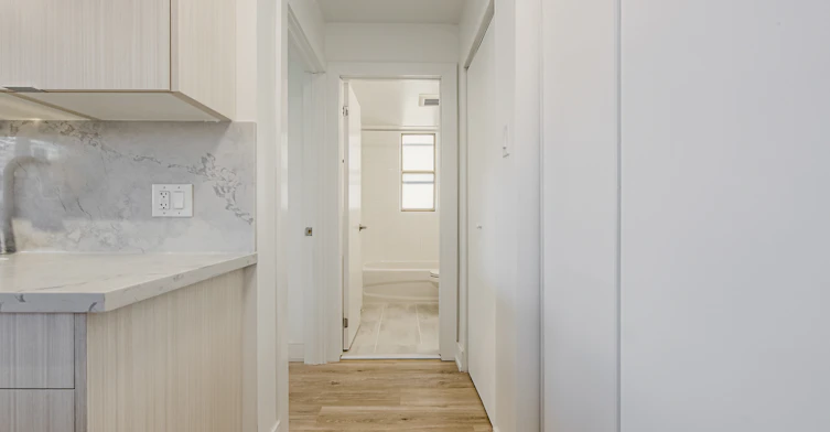 111 Cosburn Avenue, Toronto, ON, M4J 2L1 - 14