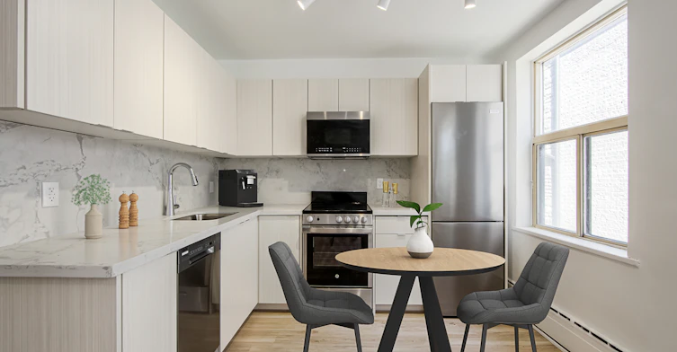 111 Cosburn Avenue, Toronto, ON, M4J 2L1 - 3