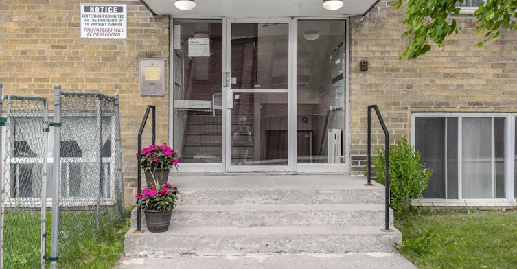 1A Bansley Avenue, Toronto, ON, M6E 2A1 - 6