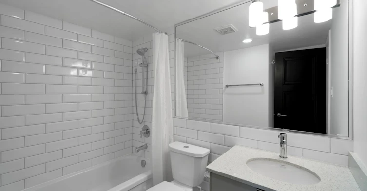 0106-130 W Keith Road, North Vancouver, BC, V7M 1L5 - 9